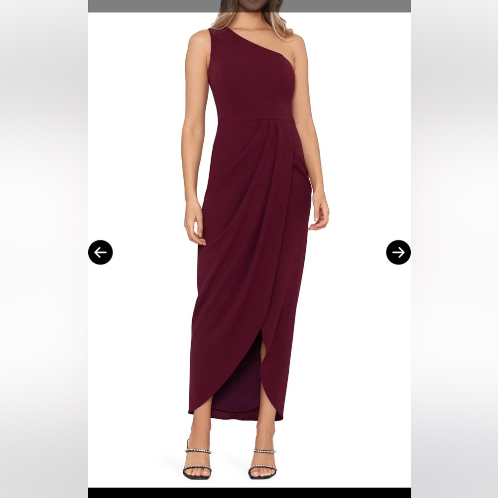 XSCAPE EVENINGS NWT
Xscape One-Shoulder Scuba Dress - Bordeaux
$228